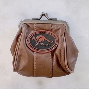 Kangaroo coin purse. Brown.